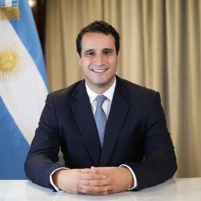 2EcULPqO_400x400