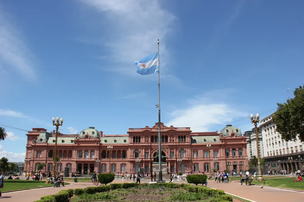 Casa_Rosada_exterior_from_Plaza_de_Mayo