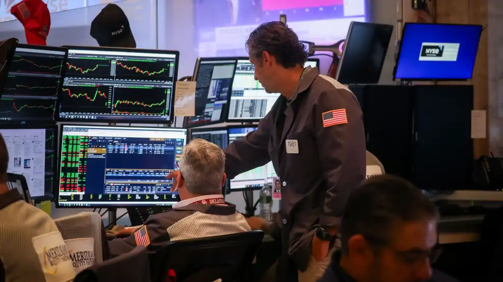 BC-bofa-afirma-que-un-numero-record-de-inversores-considera-que-las-acciones-estan-sobrevaloradas-S5