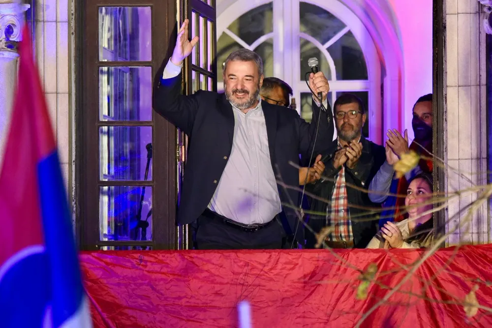 mario-bergara-es-el-nuevo-intendente-montevideo-festejos-la-sede-del-frente-amplio