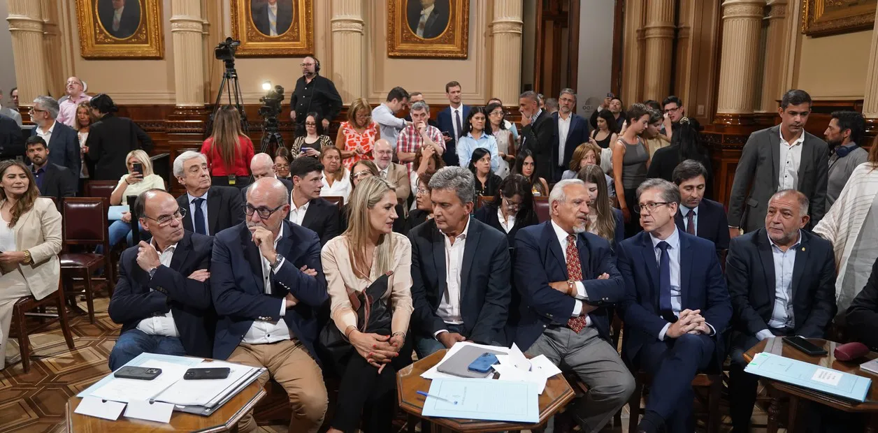 q0iXjmz1j_1256x620__1