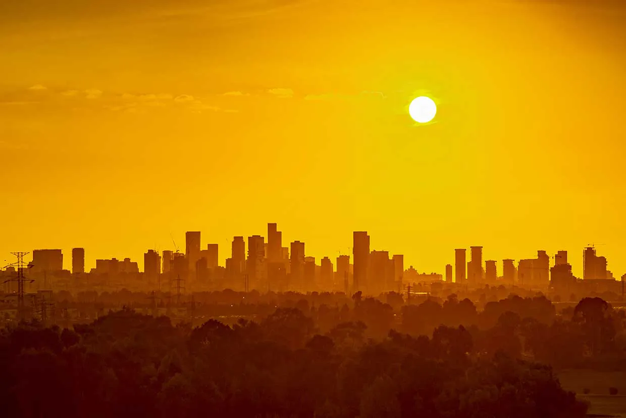 heat-wave-city-shutterstock_Eli-Mordechai-2020982885-1240px