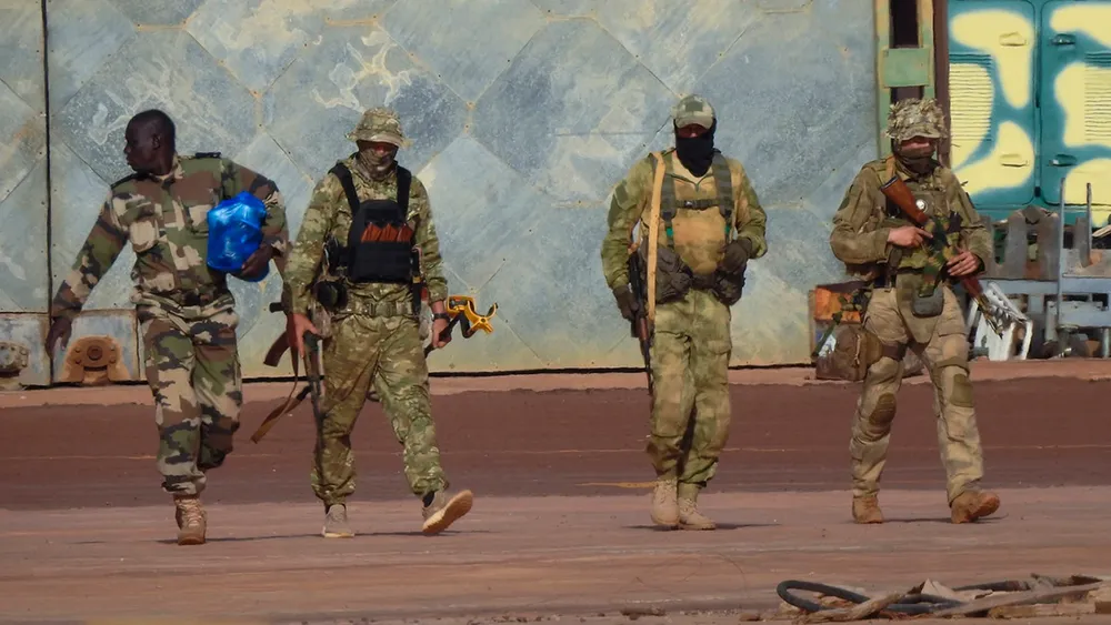 members-the-wagner-group-right-survey-the-streets-northern-mali_98